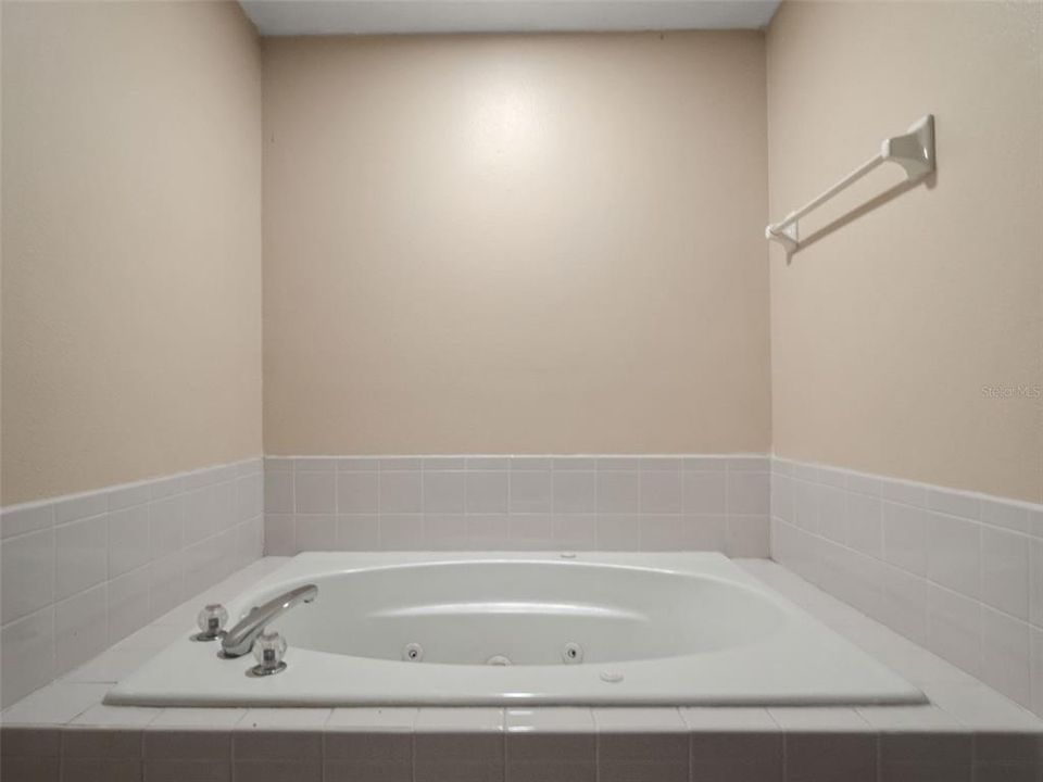 En Venta: $314,900 (4 camas, 2 baños, 1885 Pies cuadrados)