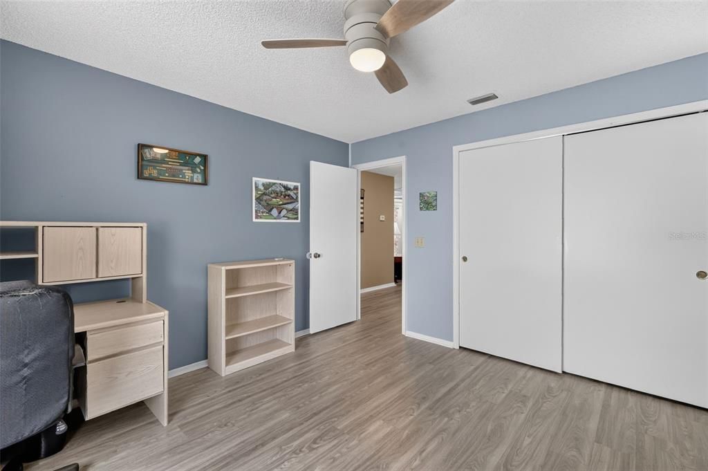 For Sale: $245,000 (2 beds, 2 baths, 1121 Square Feet)