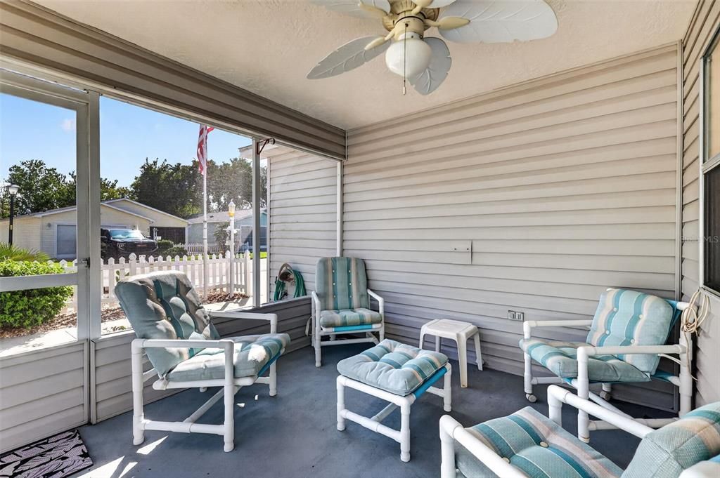 For Sale: $245,000 (2 beds, 2 baths, 1121 Square Feet)