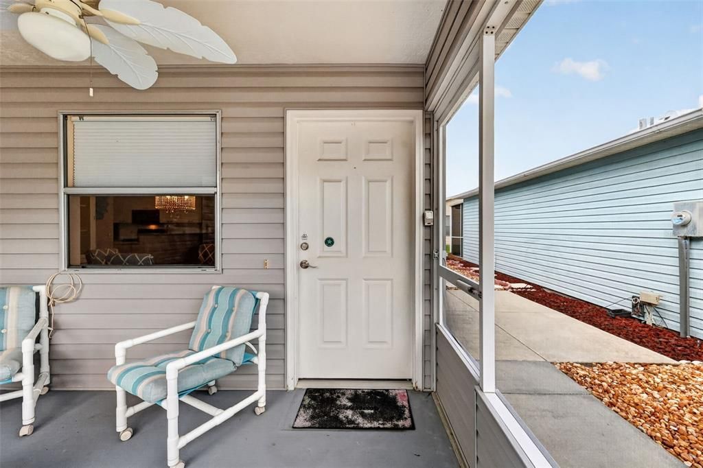 For Sale: $245,000 (2 beds, 2 baths, 1121 Square Feet)