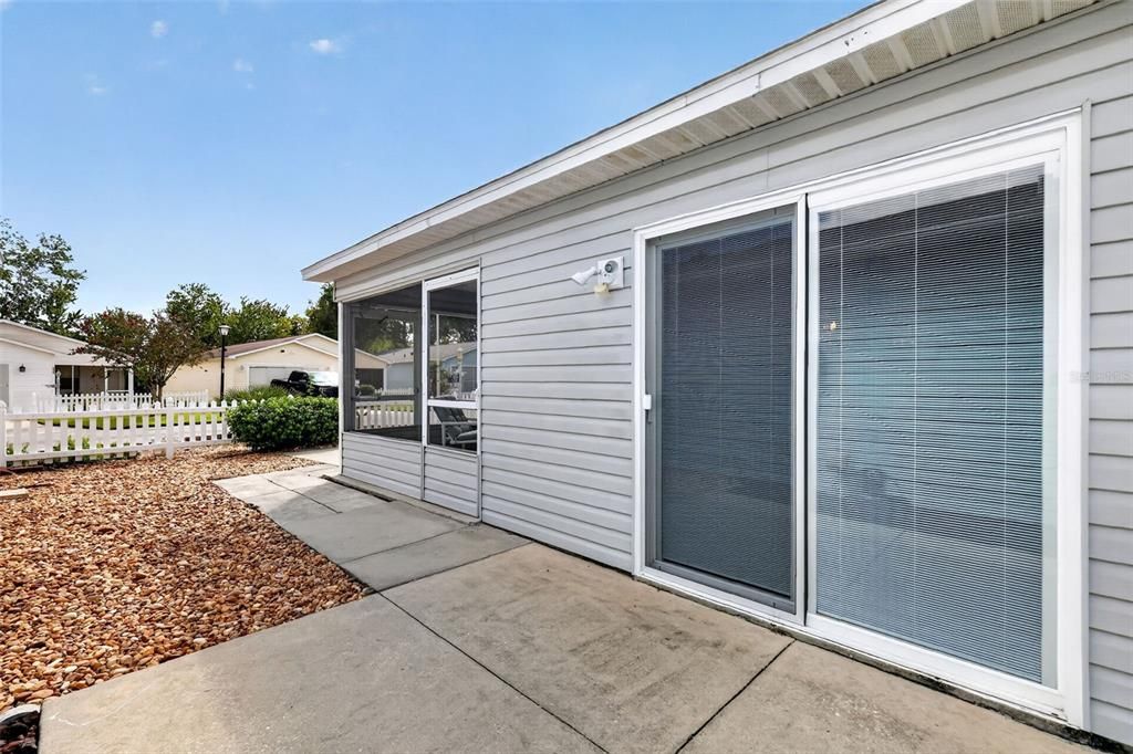 For Sale: $245,000 (2 beds, 2 baths, 1121 Square Feet)