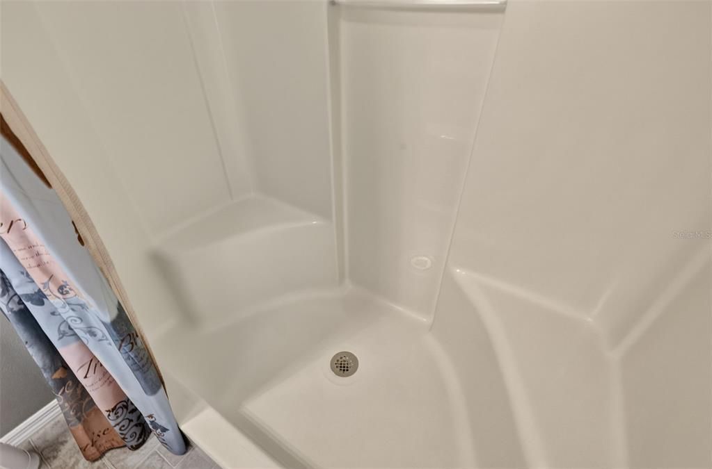 For Sale: $245,000 (2 beds, 2 baths, 1121 Square Feet)