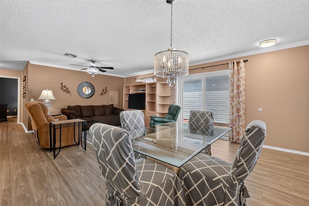 For Sale: $245,000 (2 beds, 2 baths, 1121 Square Feet)