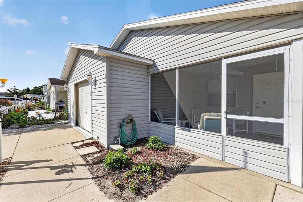 For Sale: $245,000 (2 beds, 2 baths, 1121 Square Feet)