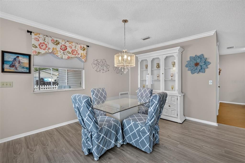 For Sale: $245,000 (2 beds, 2 baths, 1121 Square Feet)
