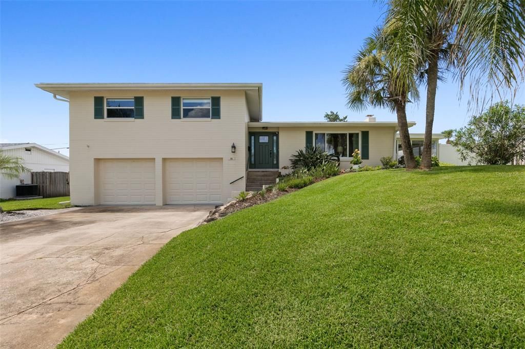 For Sale: $699,000 (4 beds, 2 baths, 2972 Square Feet)