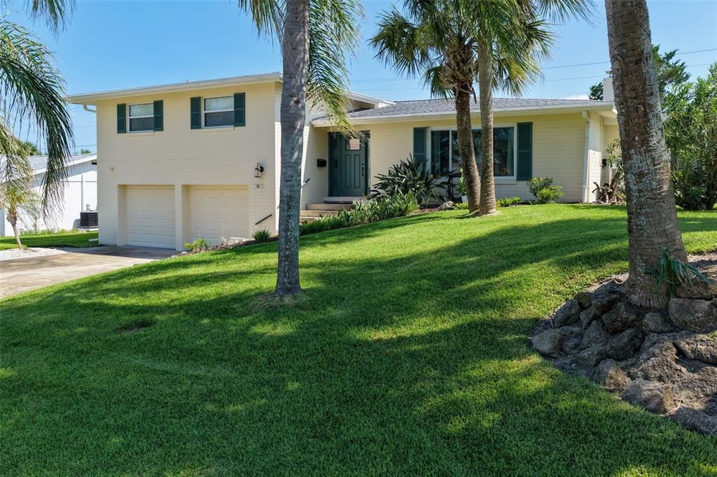 For Sale: $699,000 (4 beds, 2 baths, 2972 Square Feet)