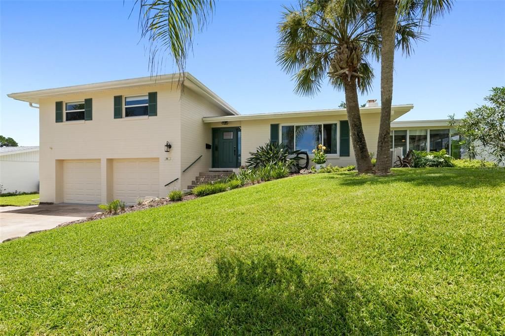 For Sale: $699,000 (4 beds, 2 baths, 2972 Square Feet)