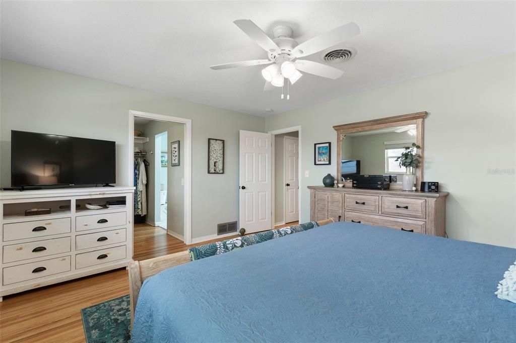 For Sale: $699,000 (4 beds, 2 baths, 2972 Square Feet)