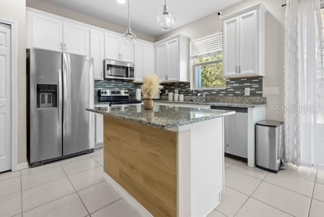 На продажу: $327,900 (3 спален, 2 ванн, 1571 Квадратных фут)