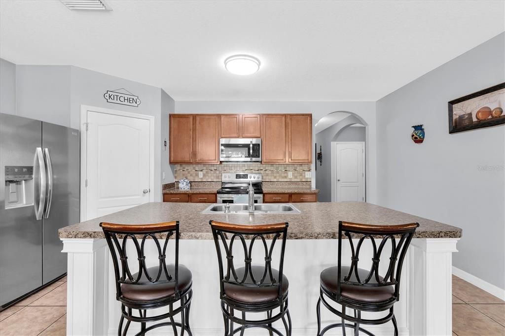 En Venta: $335,000 (4 camas, 2 baños, 1846 Pies cuadrados)