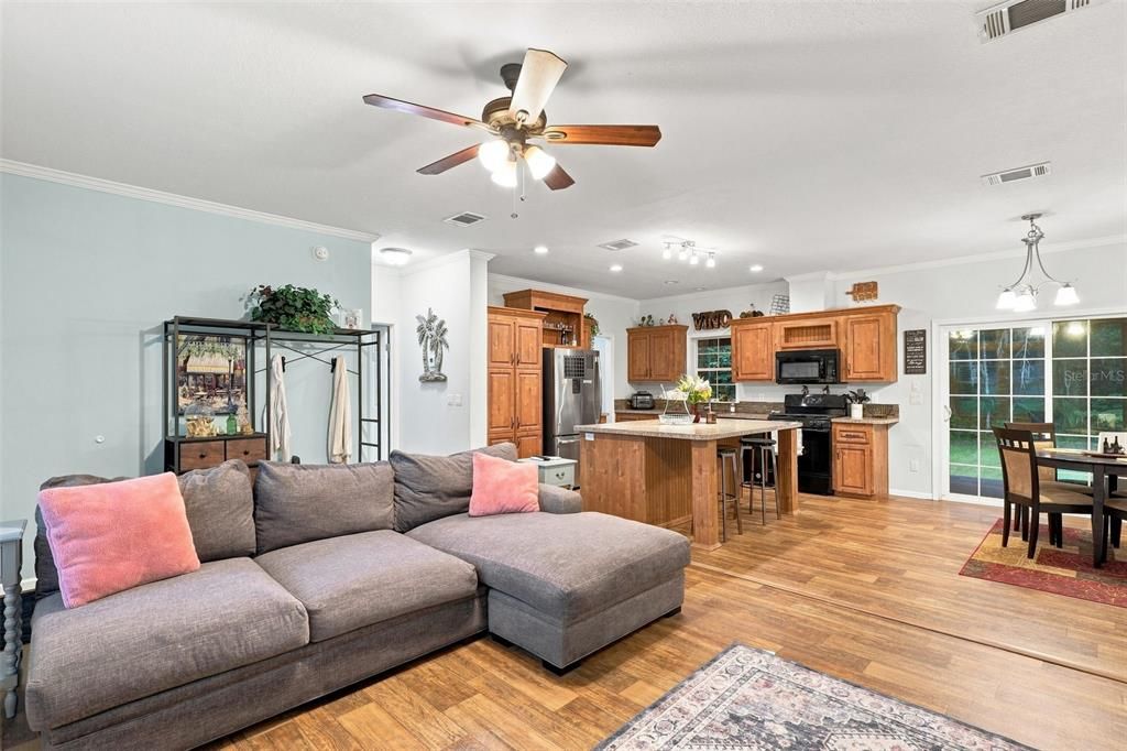 For Sale: $450,000 (3 beds, 2 baths, 1456 Square Feet)