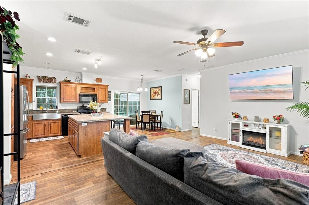 For Sale: $450,000 (3 beds, 2 baths, 1456 Square Feet)