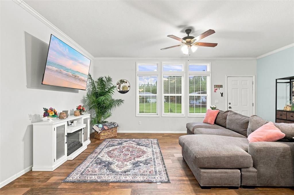 For Sale: $450,000 (3 beds, 2 baths, 1456 Square Feet)