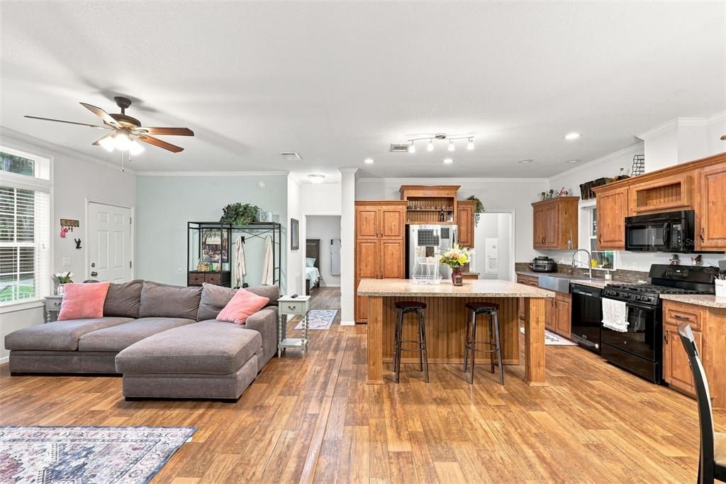 For Sale: $450,000 (3 beds, 2 baths, 1456 Square Feet)