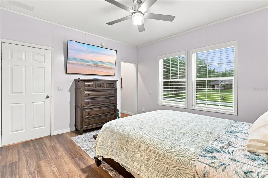 For Sale: $450,000 (3 beds, 2 baths, 1456 Square Feet)