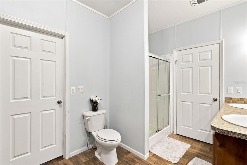For Sale: $450,000 (3 beds, 2 baths, 1456 Square Feet)