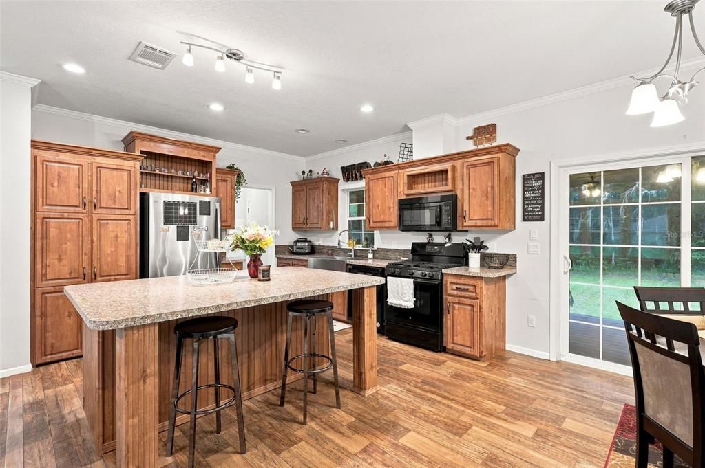 For Sale: $450,000 (3 beds, 2 baths, 1456 Square Feet)