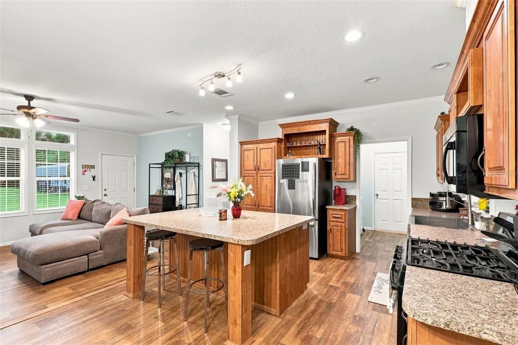 For Sale: $450,000 (3 beds, 2 baths, 1456 Square Feet)