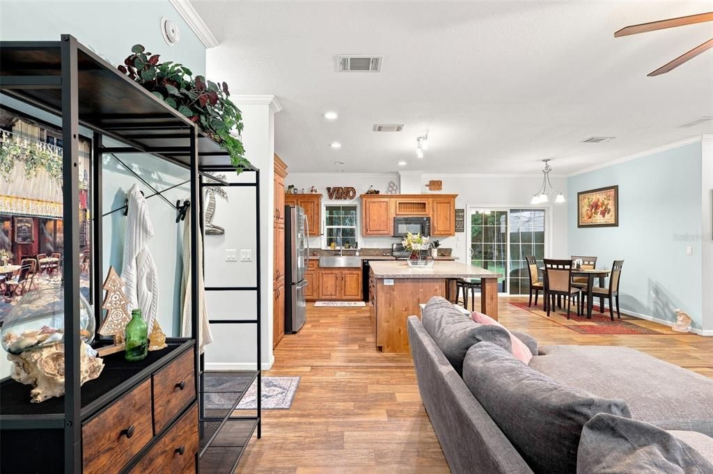 For Sale: $450,000 (3 beds, 2 baths, 1456 Square Feet)