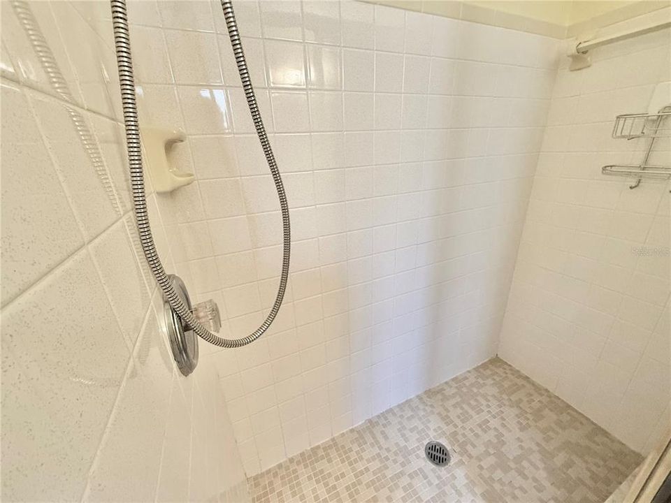 На продажу: $399,900 (2 спален, 2 ванн, 1323 Квадратных фут)