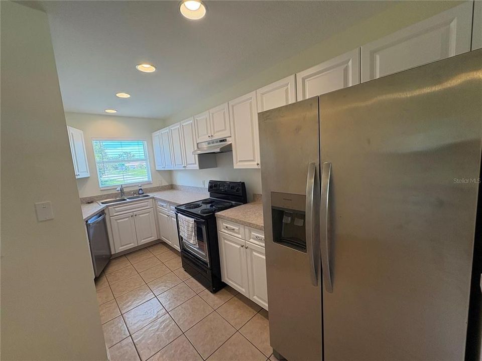 For Sale: $399,900 (6 beds, 0 baths, 2282 Square Feet)