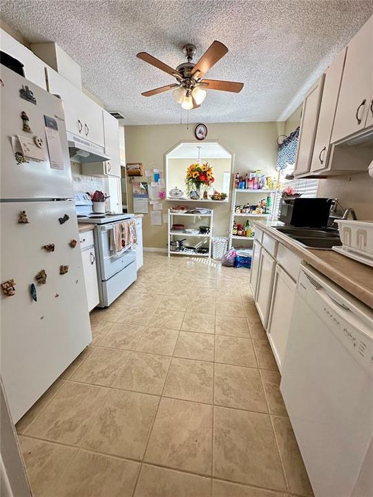 For Sale: $190,000 (2 beds, 1 baths, 960 Square Feet)