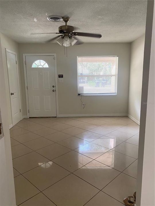 For Rent: $2,300 (3 beds, 2 baths, 888 Square Feet)