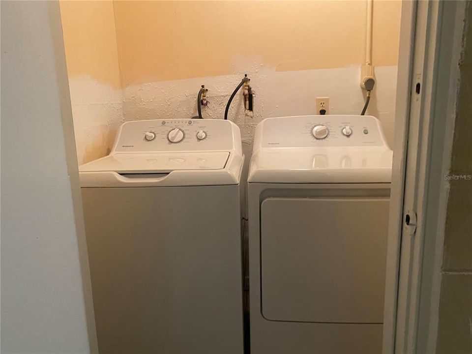 For Rent: $2,300 (3 beds, 2 baths, 888 Square Feet)