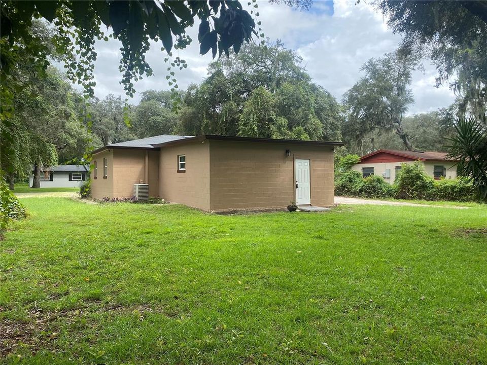 For Rent: $2,300 (3 beds, 2 baths, 888 Square Feet)