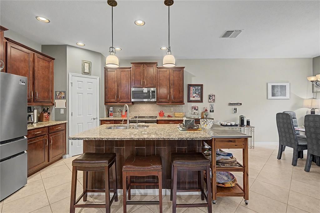 For Sale: $425,000 (3 beds, 2 baths, 1973 Square Feet)