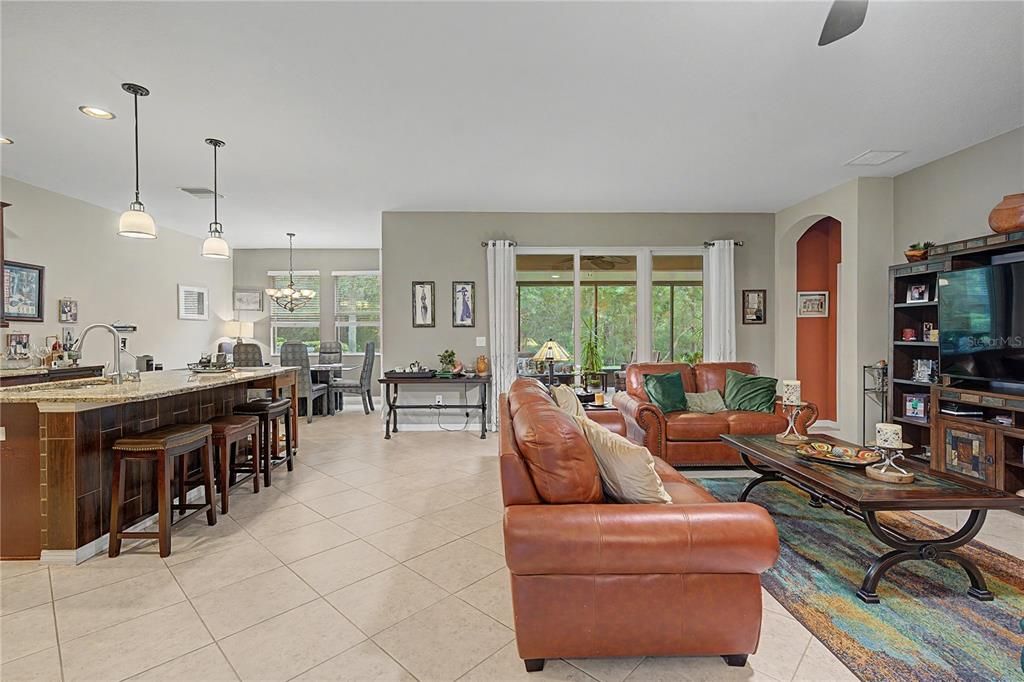 For Sale: $425,000 (3 beds, 2 baths, 1973 Square Feet)