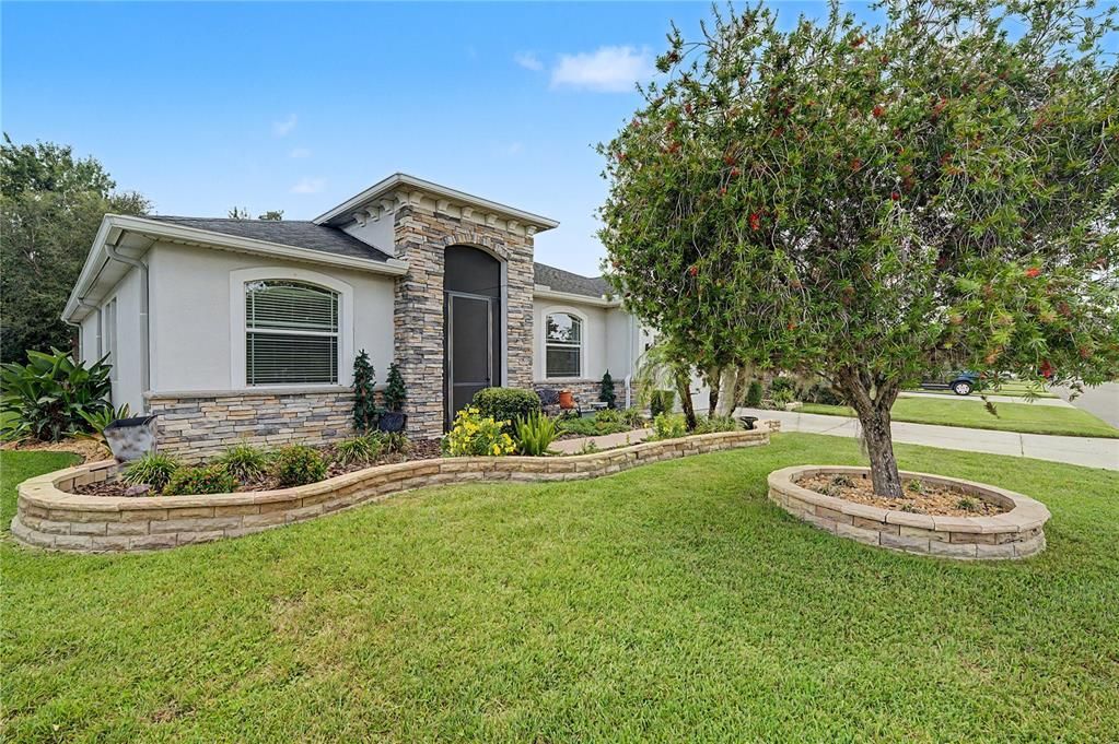 For Sale: $425,000 (3 beds, 2 baths, 1973 Square Feet)