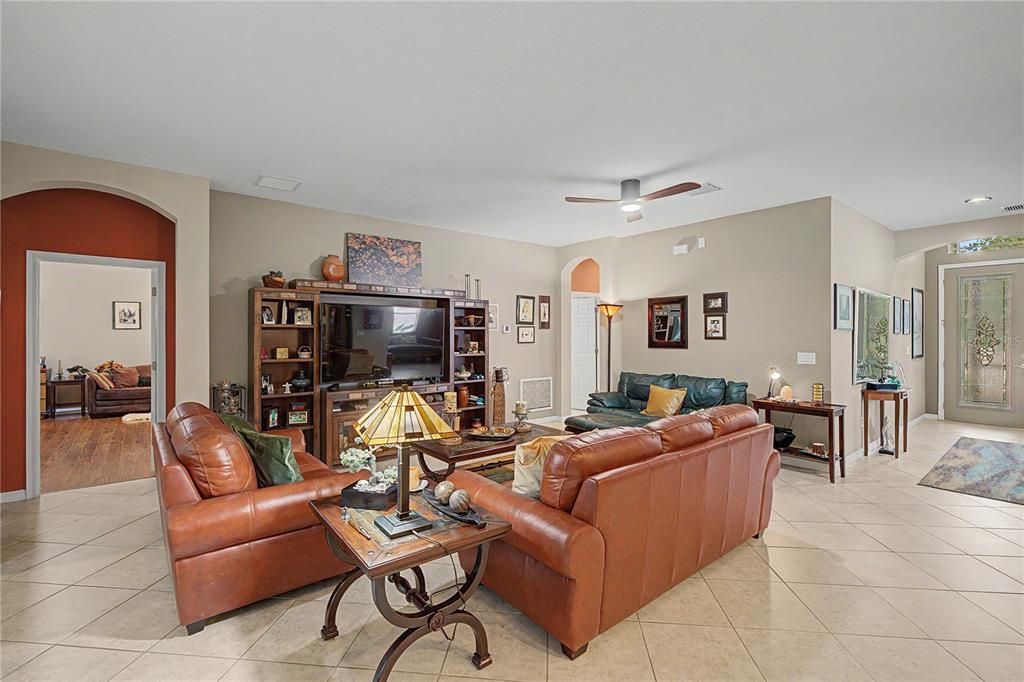 For Sale: $425,000 (3 beds, 2 baths, 1973 Square Feet)