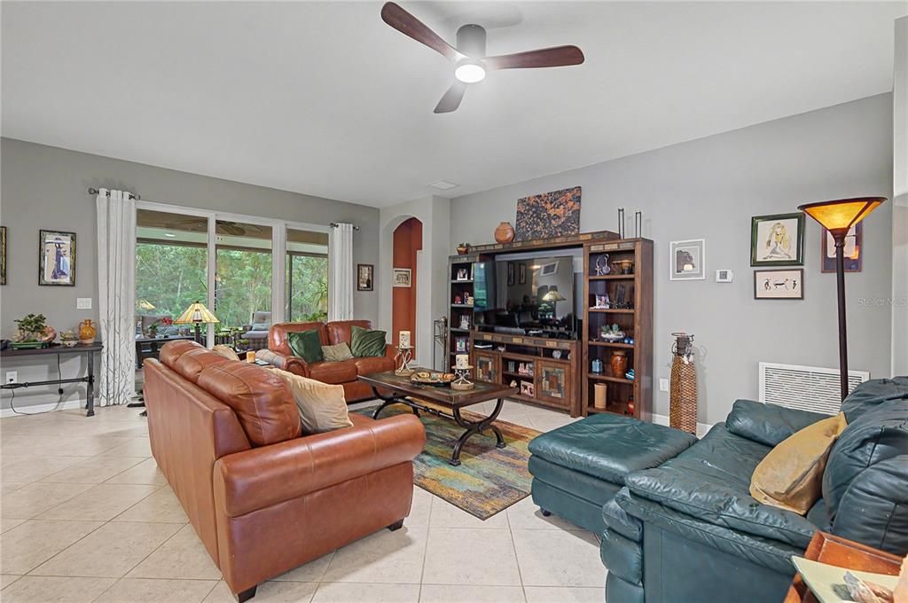 For Sale: $425,000 (3 beds, 2 baths, 1973 Square Feet)