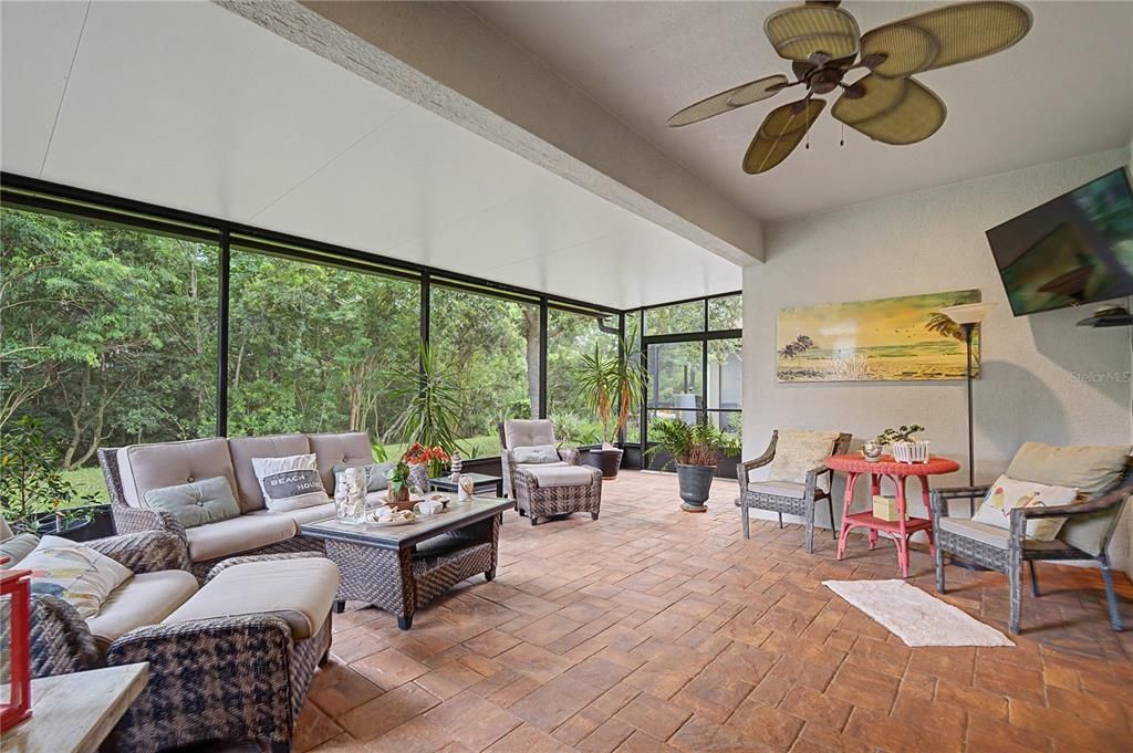For Sale: $425,000 (3 beds, 2 baths, 1973 Square Feet)