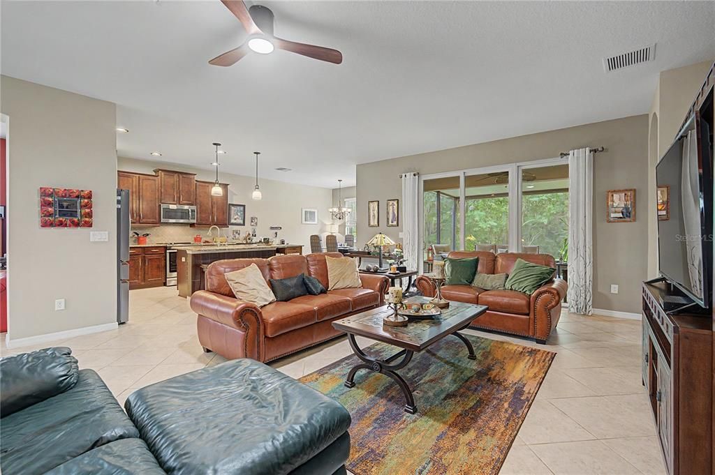 For Sale: $425,000 (3 beds, 2 baths, 1973 Square Feet)