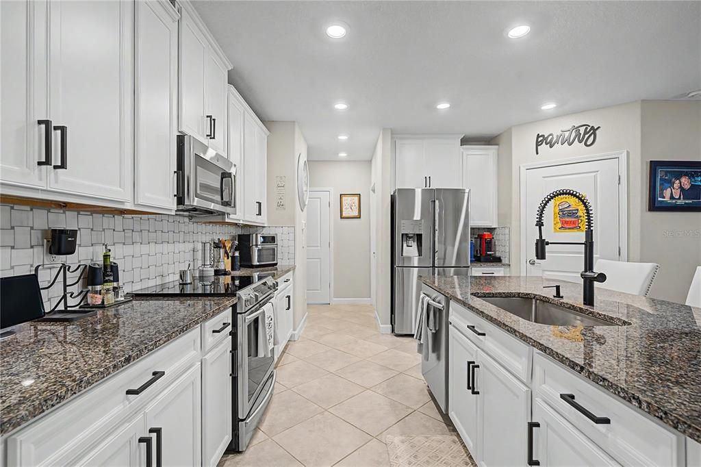 For Sale: $350,000 (2 beds, 2 baths, 1747 Square Feet)