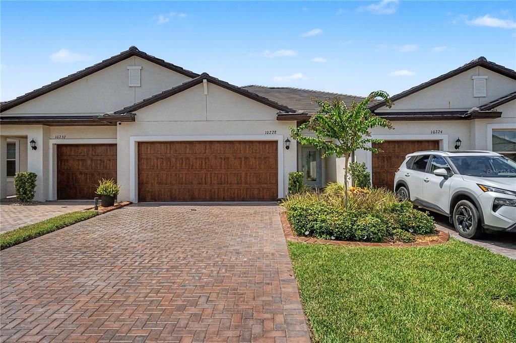 For Sale: $350,000 (2 beds, 2 baths, 1747 Square Feet)