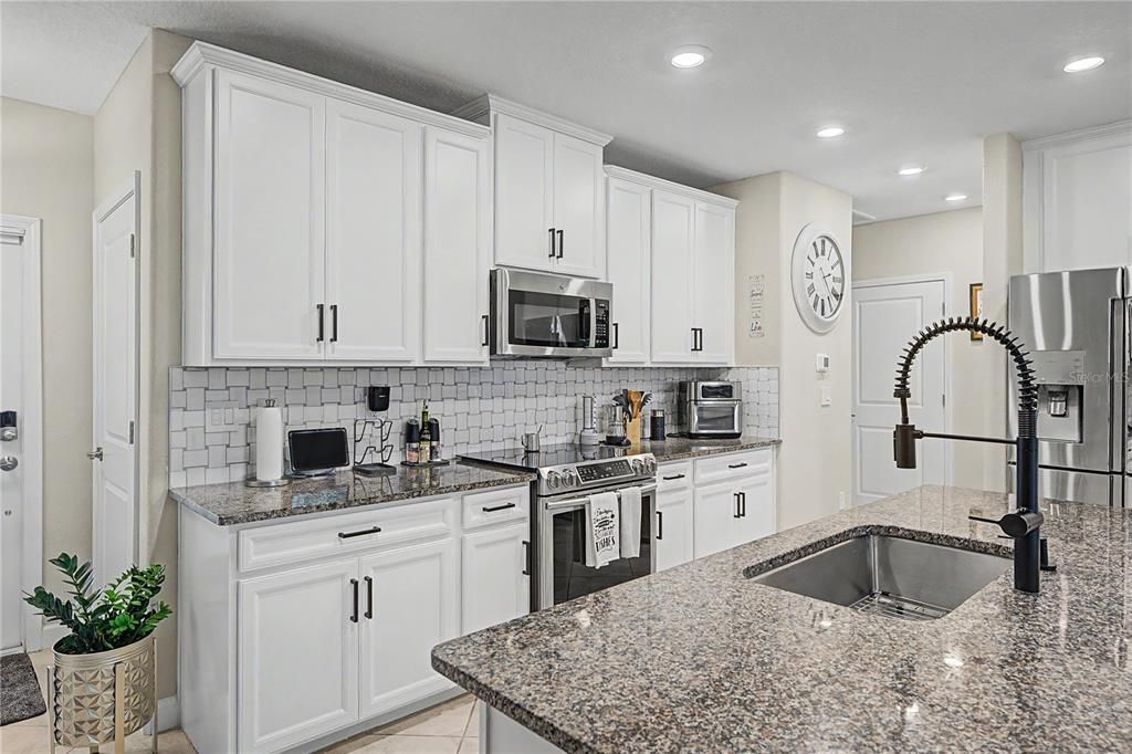 For Sale: $350,000 (2 beds, 2 baths, 1747 Square Feet)