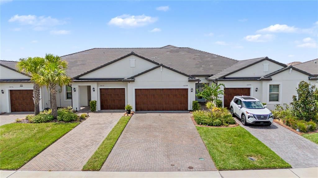 For Sale: $350,000 (2 beds, 2 baths, 1747 Square Feet)