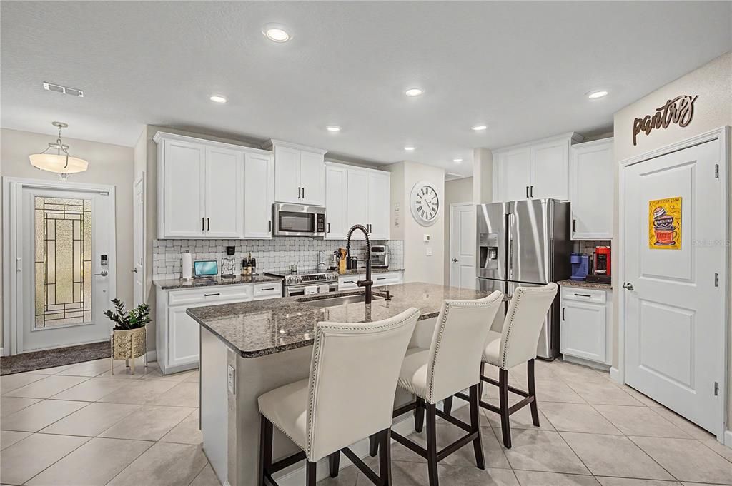 For Sale: $350,000 (2 beds, 2 baths, 1747 Square Feet)
