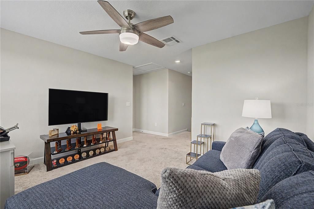 For Sale: $350,000 (2 beds, 2 baths, 1747 Square Feet)