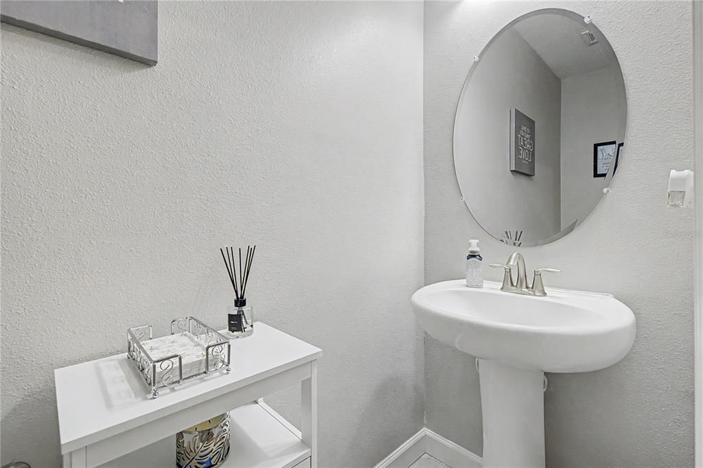 For Sale: $350,000 (2 beds, 2 baths, 1747 Square Feet)