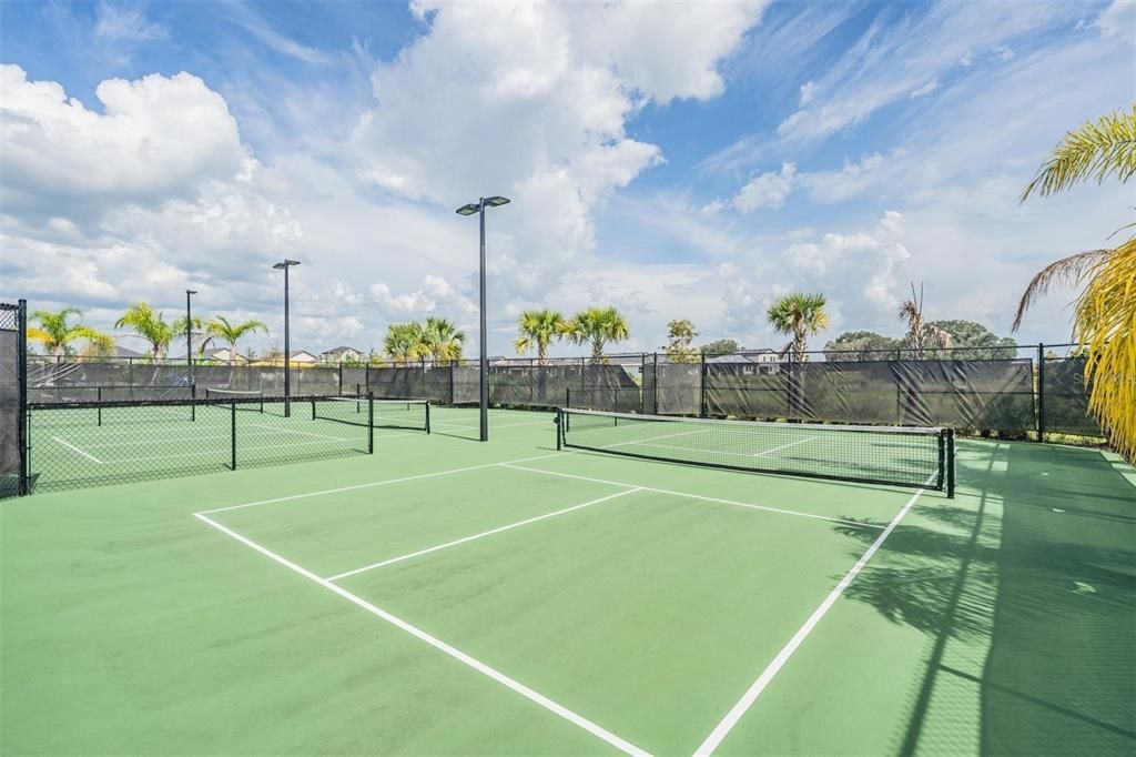 For Sale: $350,000 (2 beds, 2 baths, 1747 Square Feet)