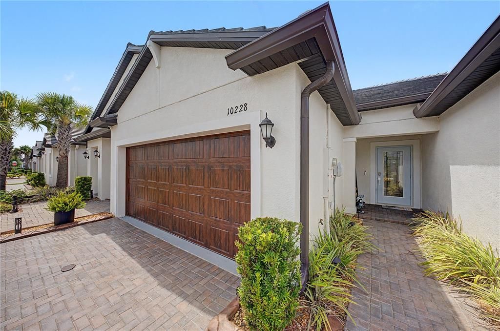 For Sale: $350,000 (2 beds, 2 baths, 1747 Square Feet)