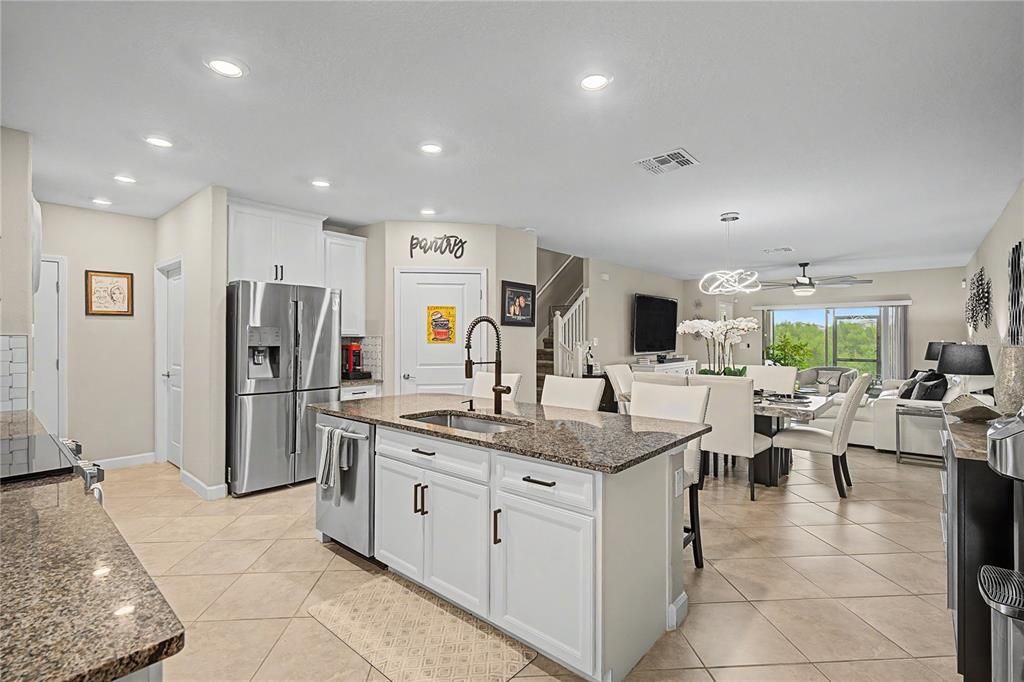 For Sale: $350,000 (2 beds, 2 baths, 1747 Square Feet)