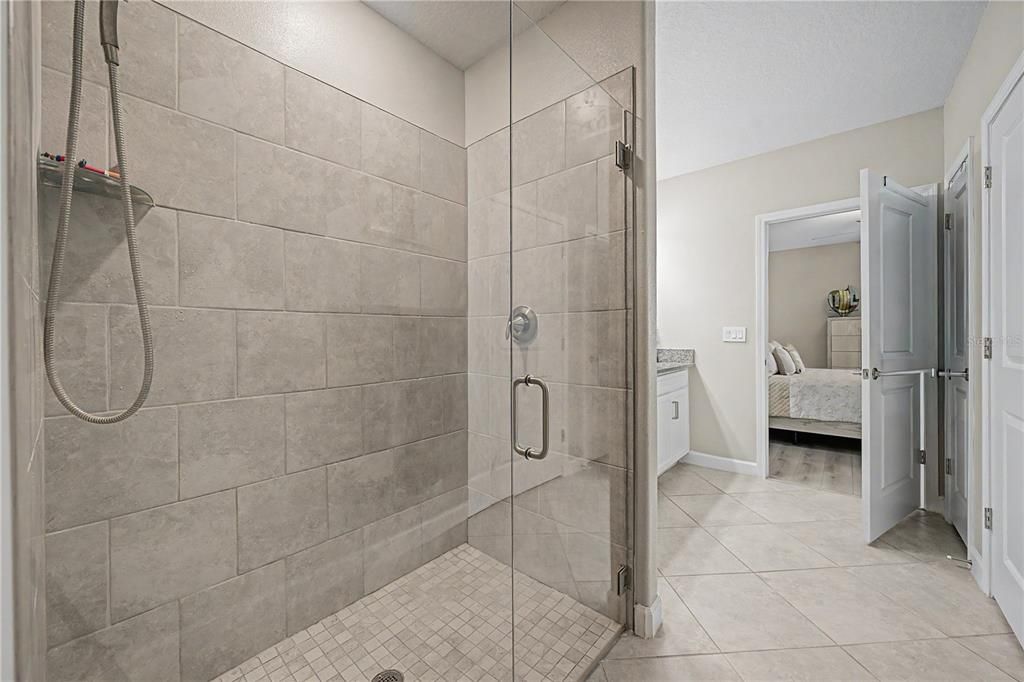 For Sale: $350,000 (2 beds, 2 baths, 1747 Square Feet)