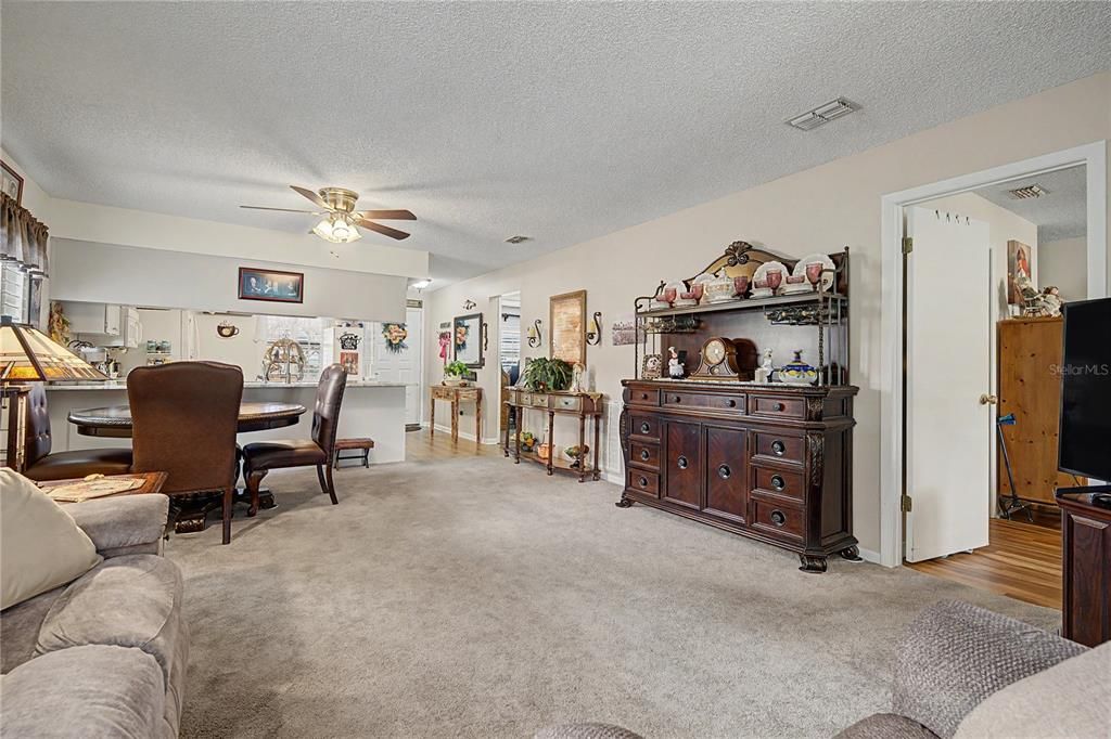 For Sale: $200,000 (2 beds, 2 baths, 1094 Square Feet)