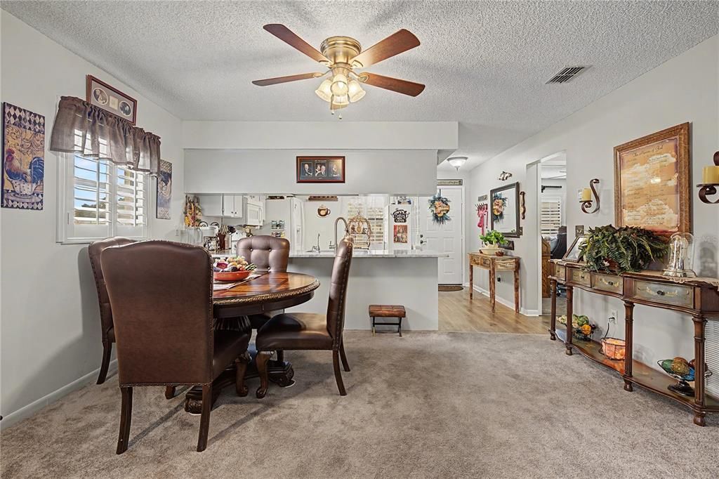 For Sale: $200,000 (2 beds, 2 baths, 1094 Square Feet)